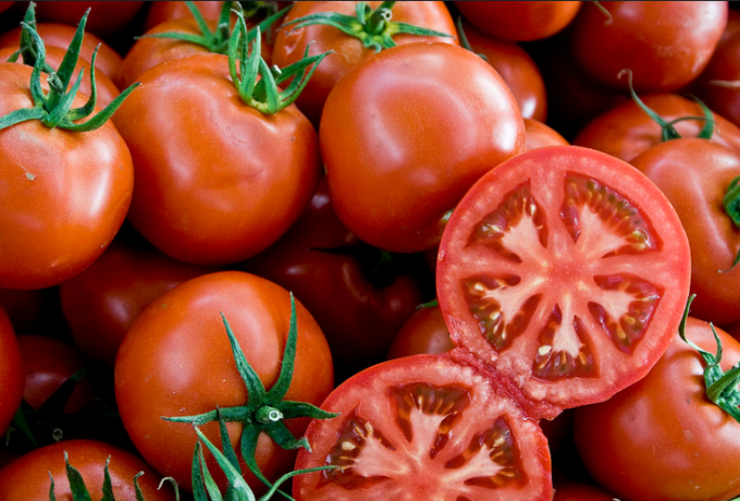 Em um tamanho de médio tomates são geralmente 4-5 câmeras