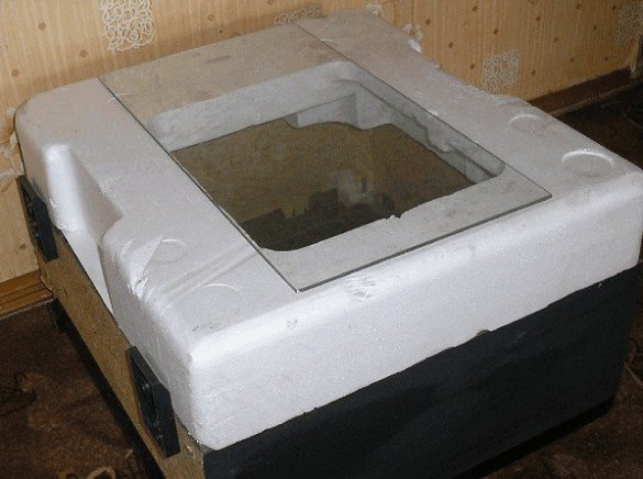 Uma das superfícies laterais da porta da incubadora têm necessariamente de substituir a água e outras acções relacionadas com a câmara de serviço.