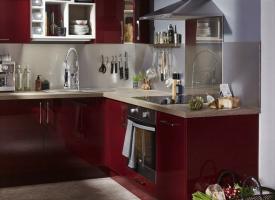 Vermelho corajoso e ainda elegante para sua cozinha. 6 idéias modernas