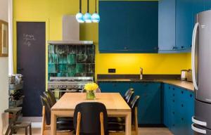 Conjunto de cores impressionante para sua cozinha. 6 combinações de cores elegantes