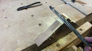Como fazer uma ferramenta eficaz das antigas lâminas de serra banda