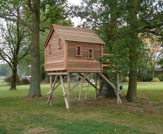 Opção de uma casa isolada no cais dos logs.
