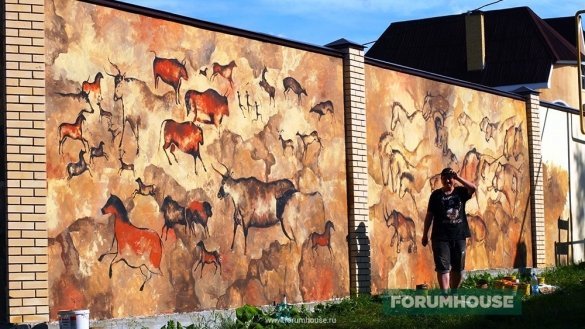 Na verdade, para pintar 40 metros de cerca, o artista levou 2 semanas.