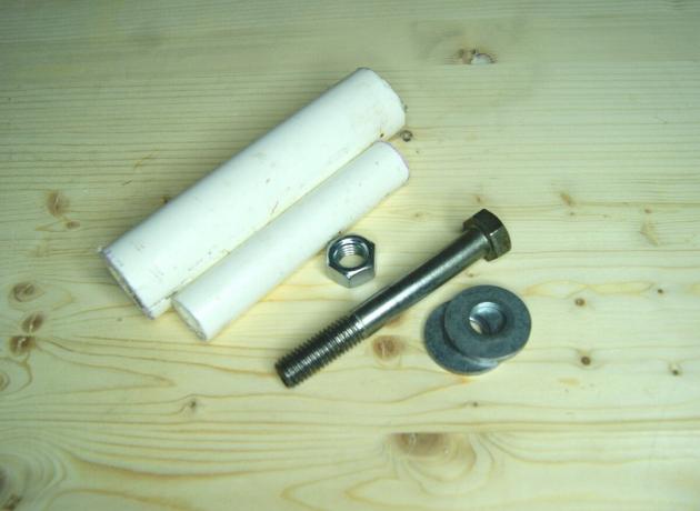 Corte de tubos de plástico 32 e 20 mm, M parafuso 12, a porca e a arruela