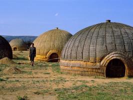 Por que os povos indígenas na África constroem casas redondas