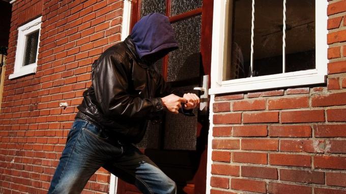 Como proteger sua casa de campo de ladrões no inverno?