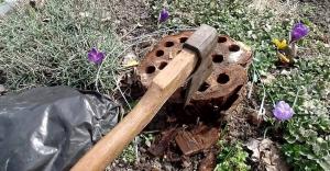 Um método interessante de remoção de um coto de debaixo das macieiras na área.