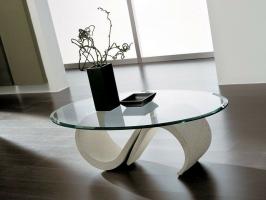 Uma seleção de mesas de designer: idéias interessantes para os fãs de madeira
