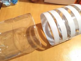 Tigela feita de garrafas de plástico para substituir o quebrado