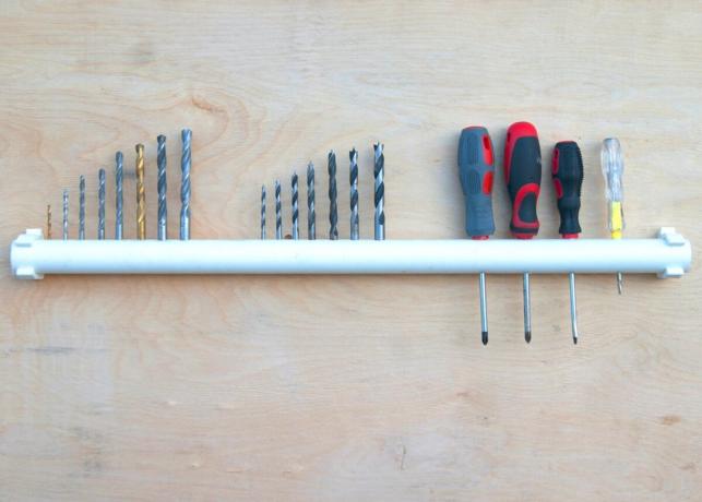 um simples caseiro a partir de tubos de plástico - organizador de armazenamento de brocas e chaves de fenda