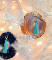 Designer de jóias feitas de ágata para árvores de Natal de Ano Novo. Fácil, simples e barato