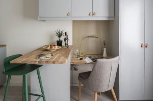 Quem disse que em uma pequena cozinha não é possível fazer uma sala de jantar confortável e estético. 6 idéias práticas para seguir