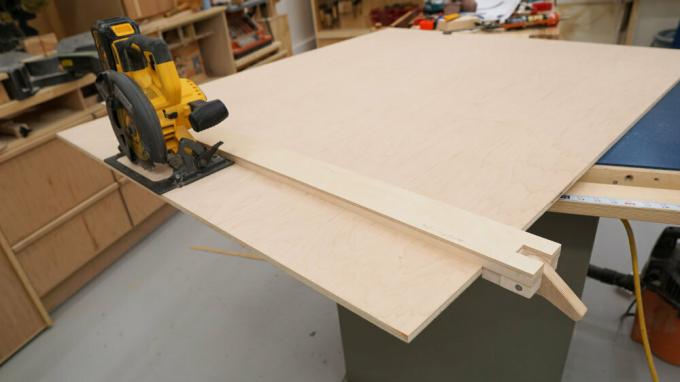 a partir do site - https://ibuildit.ca/projects/how-to-make-a-straightedge-guide/