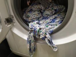 Capa de edredão "come" a roupa no tempo de lavagem: a melhor solução para corrigir o problema