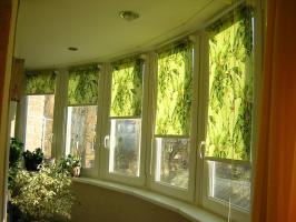 Proteção a partir das varandas sol sem ar condicionado: cortinas, tule no vidro, filme, persianas, toldos
